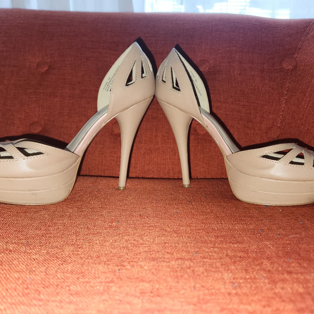 4in Beige High Heels By Shoe Dazzle - Picture 2 of 14